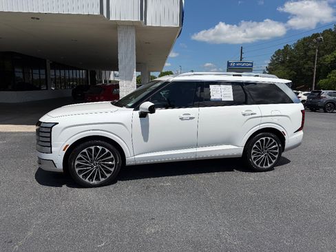 Used 2026 Hyundai Palisade Calligraphy FWD image 3