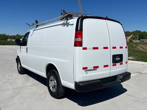 Used 2021 Chevrolet Express 2500 RWD image 9