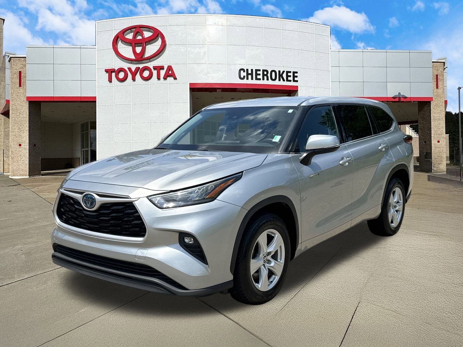 Used 2020 Toyota Highlander LE FWD image 1