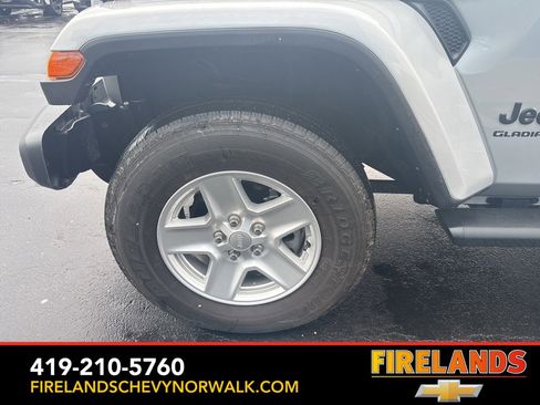 Used 2022 Jeep Gladiator Sport image 14