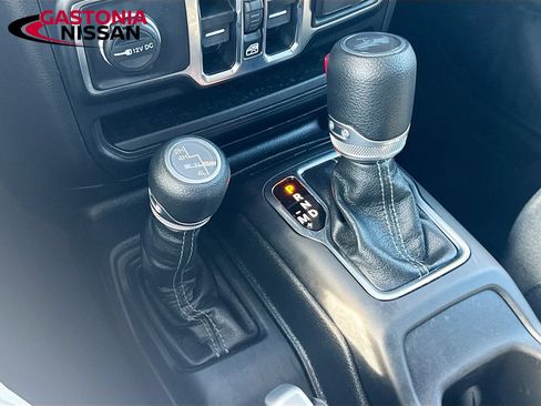 Used 2024 Jeep Wrangler Unlimited Sahara AWD/4WD image 21