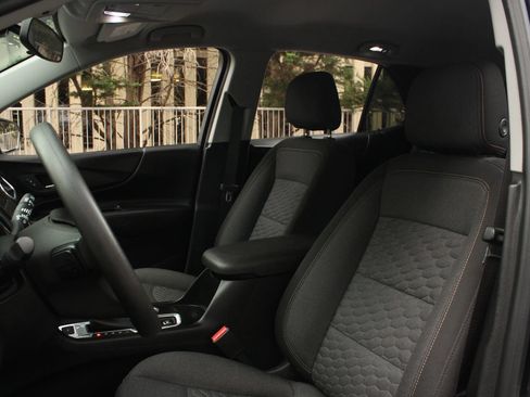 Used 2020 Chevrolet Equinox LT w/ LPO, Floor Liner Package AWD/4WD image 16