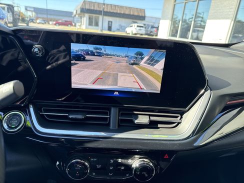 Used 2025 Chevrolet Trax RS w/ Sunroof Package image 16