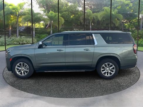Used 2023 Chevrolet Suburban Premier RWD image 8