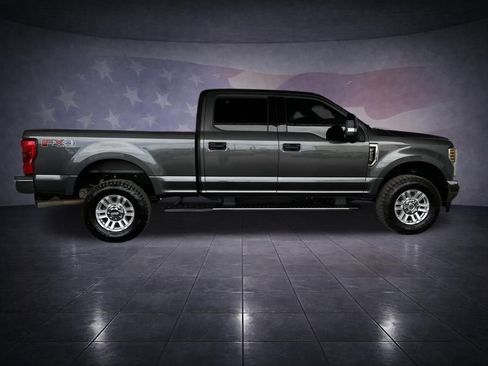 Used 2018 Ford F250 XLT w/ XLT Value Package AWD/4WD image 4