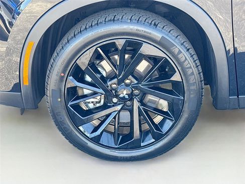 Used 2023 Mitsubishi Outlander SE Black Edition image 35