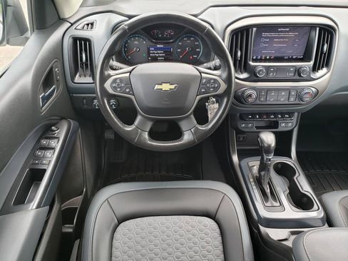 Used 2022 Chevrolet Colorado Z71 AWD/4WD image 16