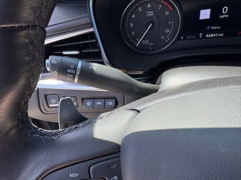 Used 2023 Cadillac XT6 Sport w/ Technology Package AWD/4WD image 32