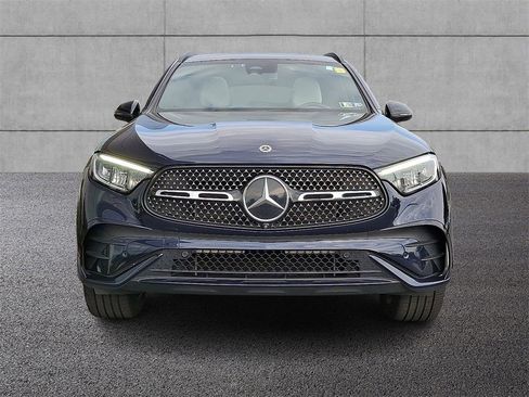 Used 2023 Mercedes-Benz GLC 300 4MATIC image 2