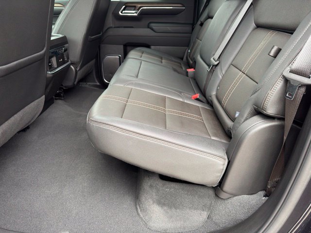 Used 2024 Chevrolet Silverado 1500 High Country w/ Technology Package AWD/4WD image 7