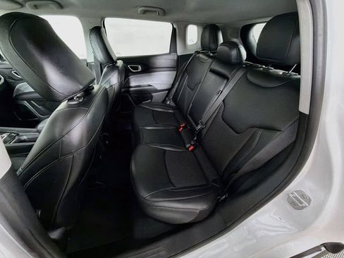 Used 2022 Jeep Compass Latitude FWD image 22