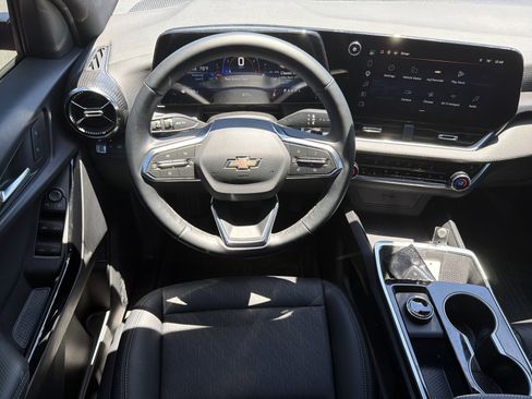 Used 2026 Chevrolet Equinox LT w/ Convenience Package II FWD image 28