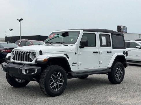 Used 2026 Jeep Wrangler Unlimited Sahara AWD/4WD image 8
