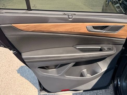 Certified 2024 Volkswagen Atlas SE w/ Panoramic Sunroof Package AWD/4WD image 13