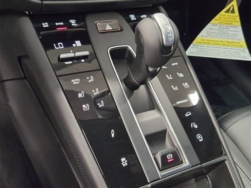 Used 2025 Porsche Macan image 23