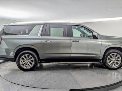 Used 2023 Chevrolet Suburban Premier image 9