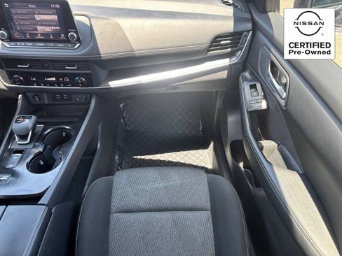 Certified 2025 Nissan Rogue SV FWD image 15