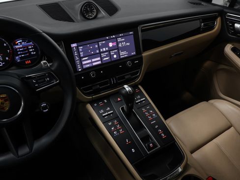 Certified 2024 Porsche Macan S AWD/4WD image 30