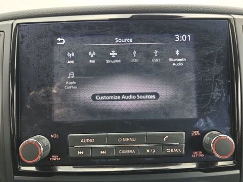 Used 2024 Nissan Titan SV image 28