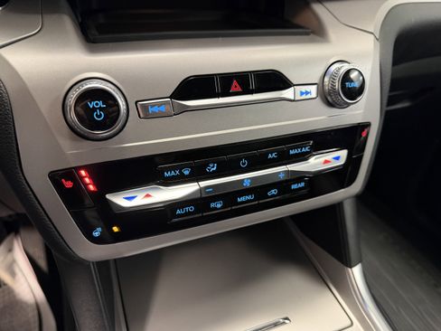 Used 2023 Ford Explorer XLT w/ Equipment Group 202A image 13