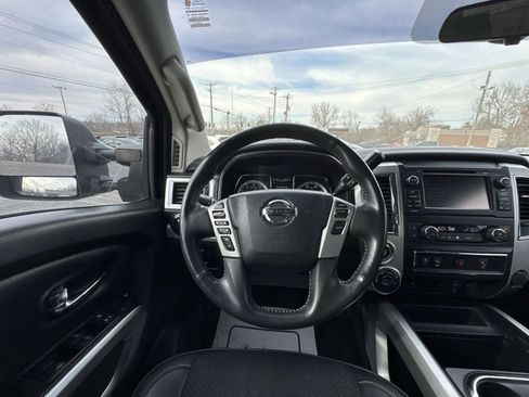 Used 2018 Nissan Titan PRO-4X image 11