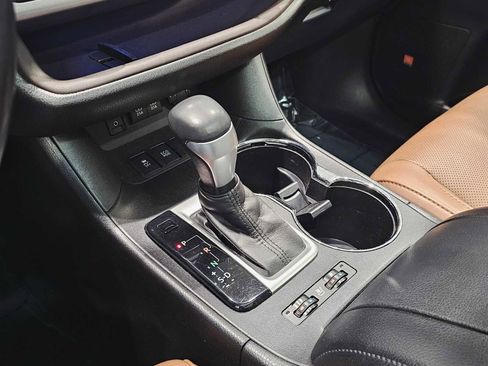 Used 2017 Toyota Highlander Limited Platinum image 16