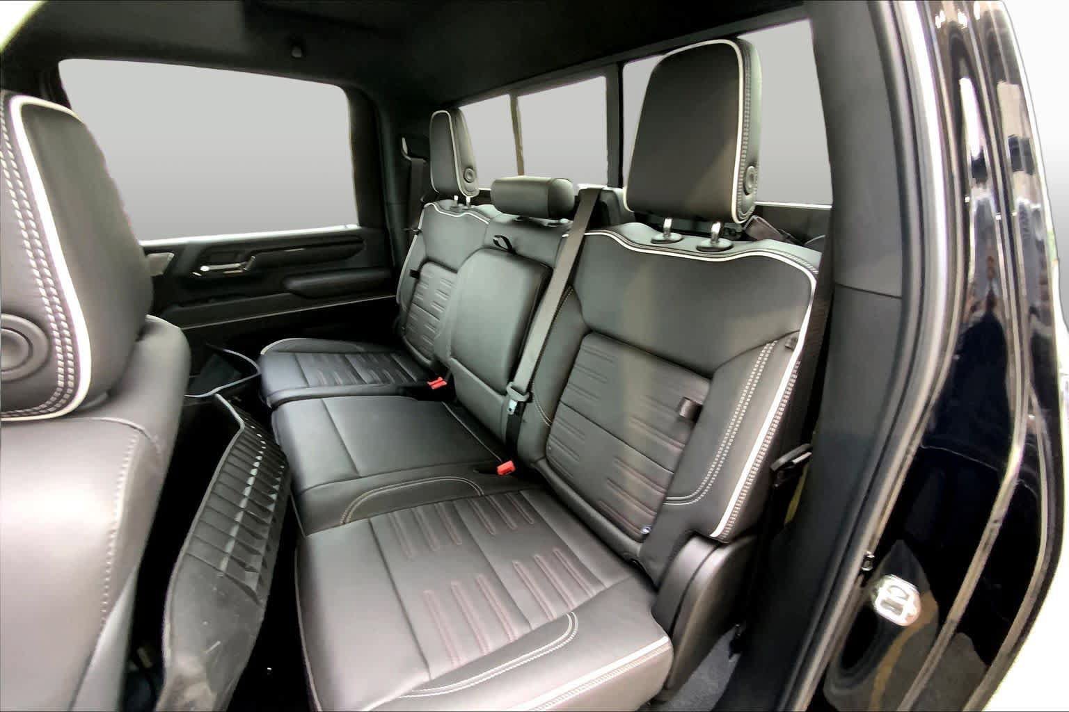 Used 2025 GMC Sierra 2500 AT4X AWD/4WD image 21