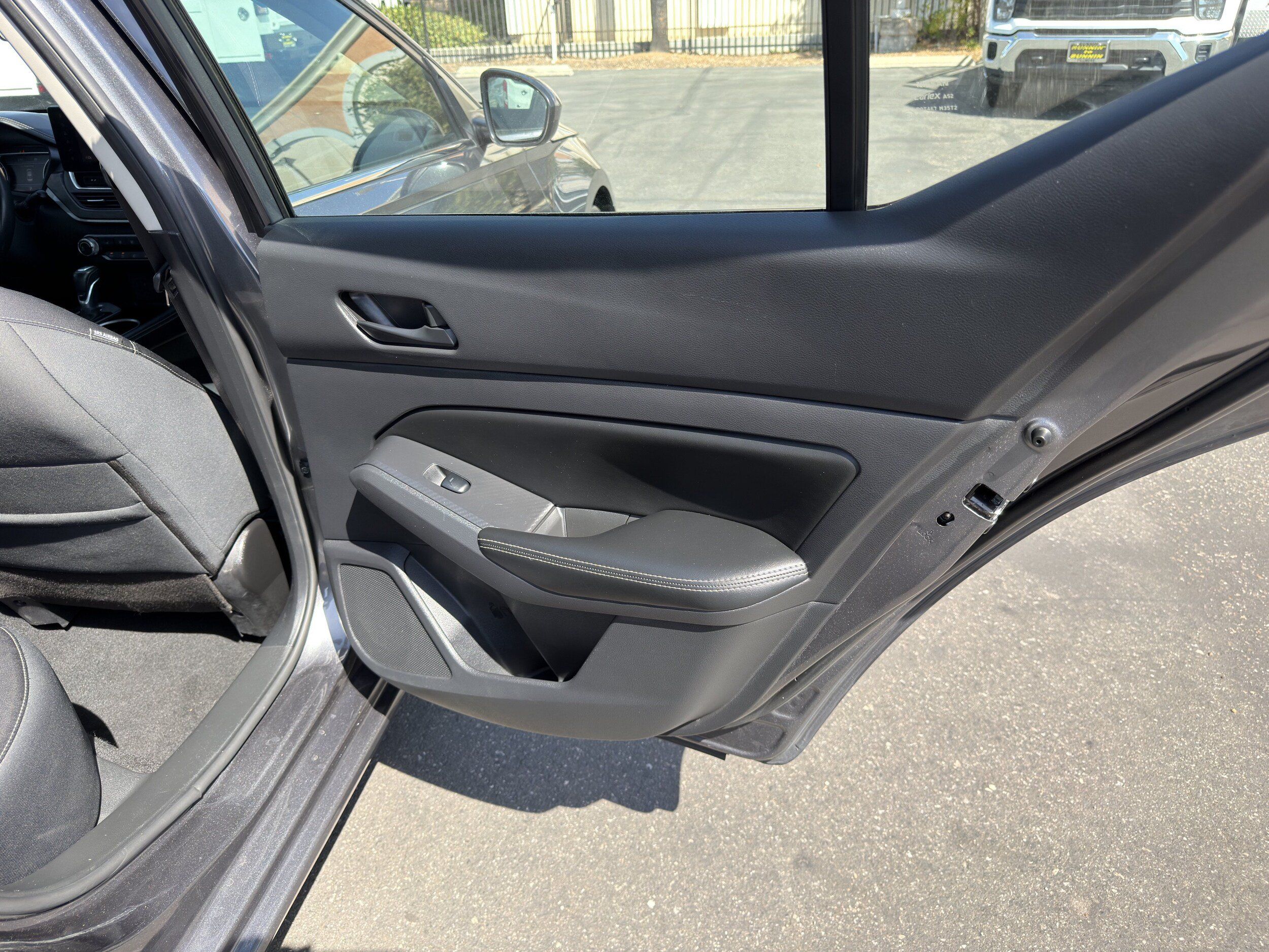 Used 2024 Nissan Altima 2.5 SV w/ SV Premium Package FWD image 13