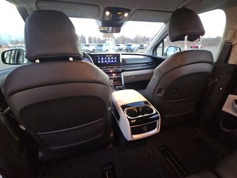 Used 2023 Kia Carnival EX image 34