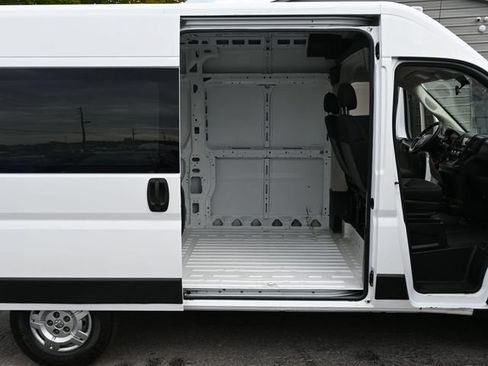Used 2019 RAM ProMaster 2500 w/ Premium Appearance Group FWD image 9