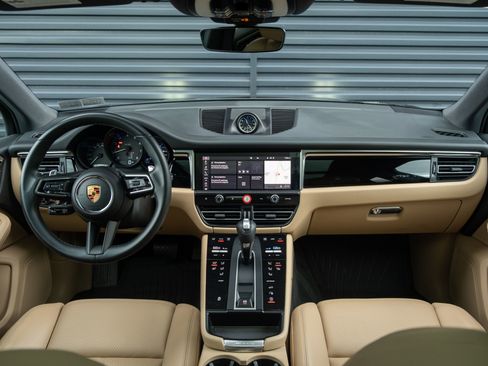 Used 2023 Porsche Macan AWD/4WD image 6
