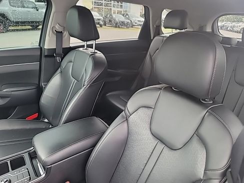 Certified 2023 Kia Sorento S FWD image 10