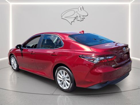 Used 2021 Toyota Camry LE w/ Carpet Mat Package (TMS) AWD/4WD image 3