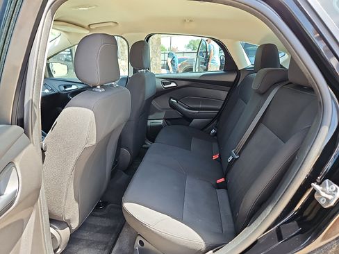 Used 2018 Ford Focus SE FWD image 8