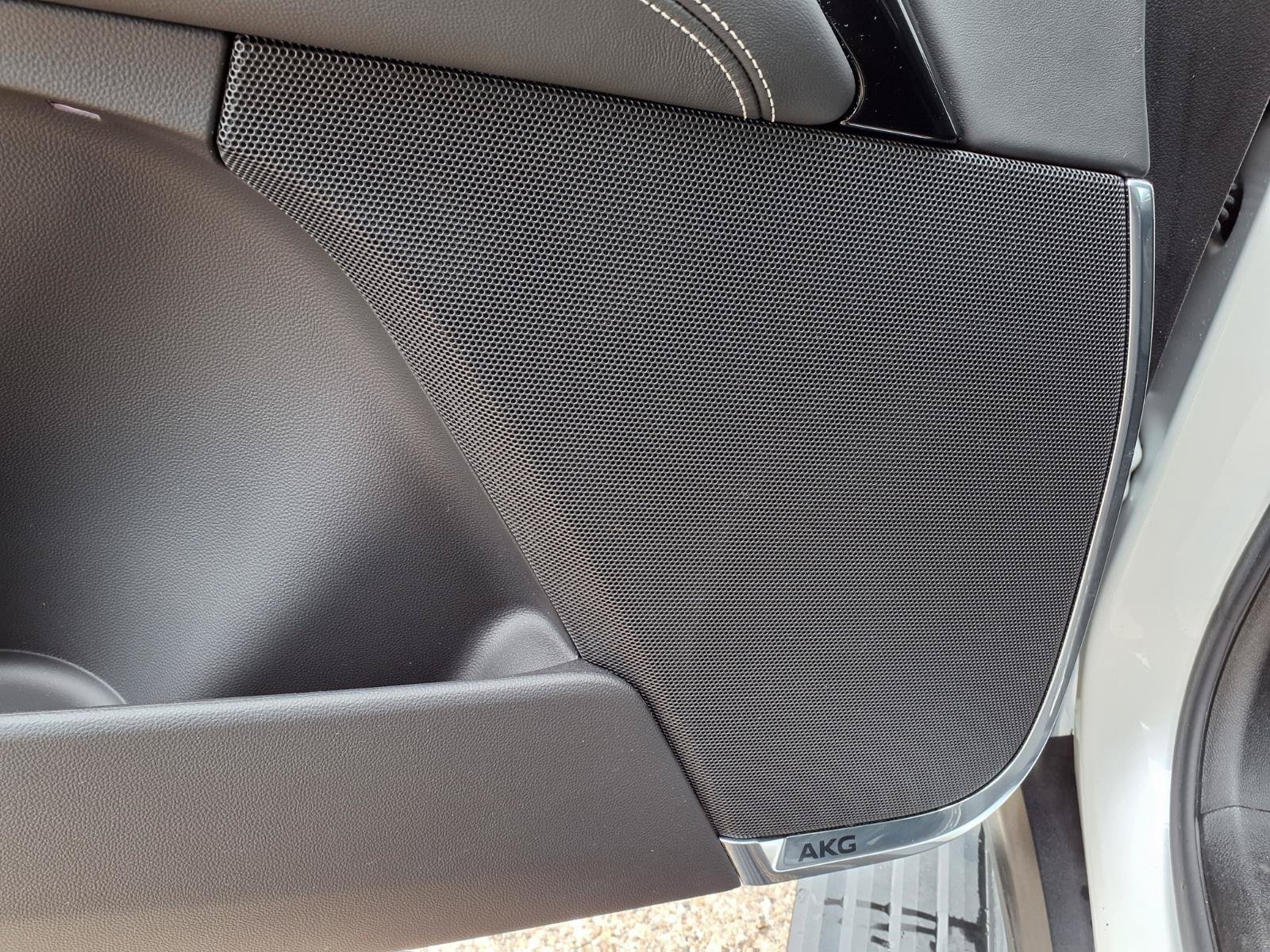 Used 2025 Cadillac Escalade Premium Luxury Platinum w/ LPO, Floor Liner Package AWD/4WD image 16