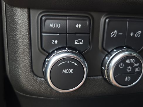 Used 2025 GMC Yukon Denali AWD/4WD image 26