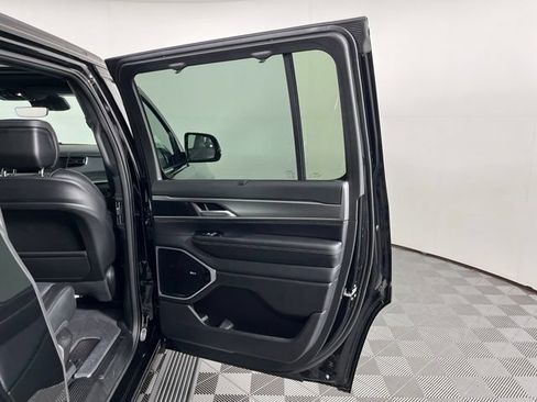 Used 2026 Jeep Grand Wagoneer Limited AWD/4WD image 45