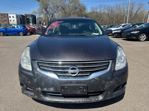 Used 2011 Nissan Altima 2.5 S w/ Special Edition Pkg image 2