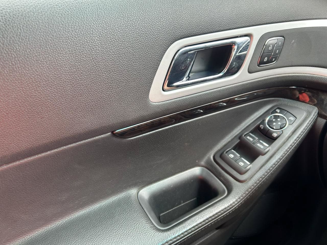 Used 2014 Ford Explorer Limited FWD image 26