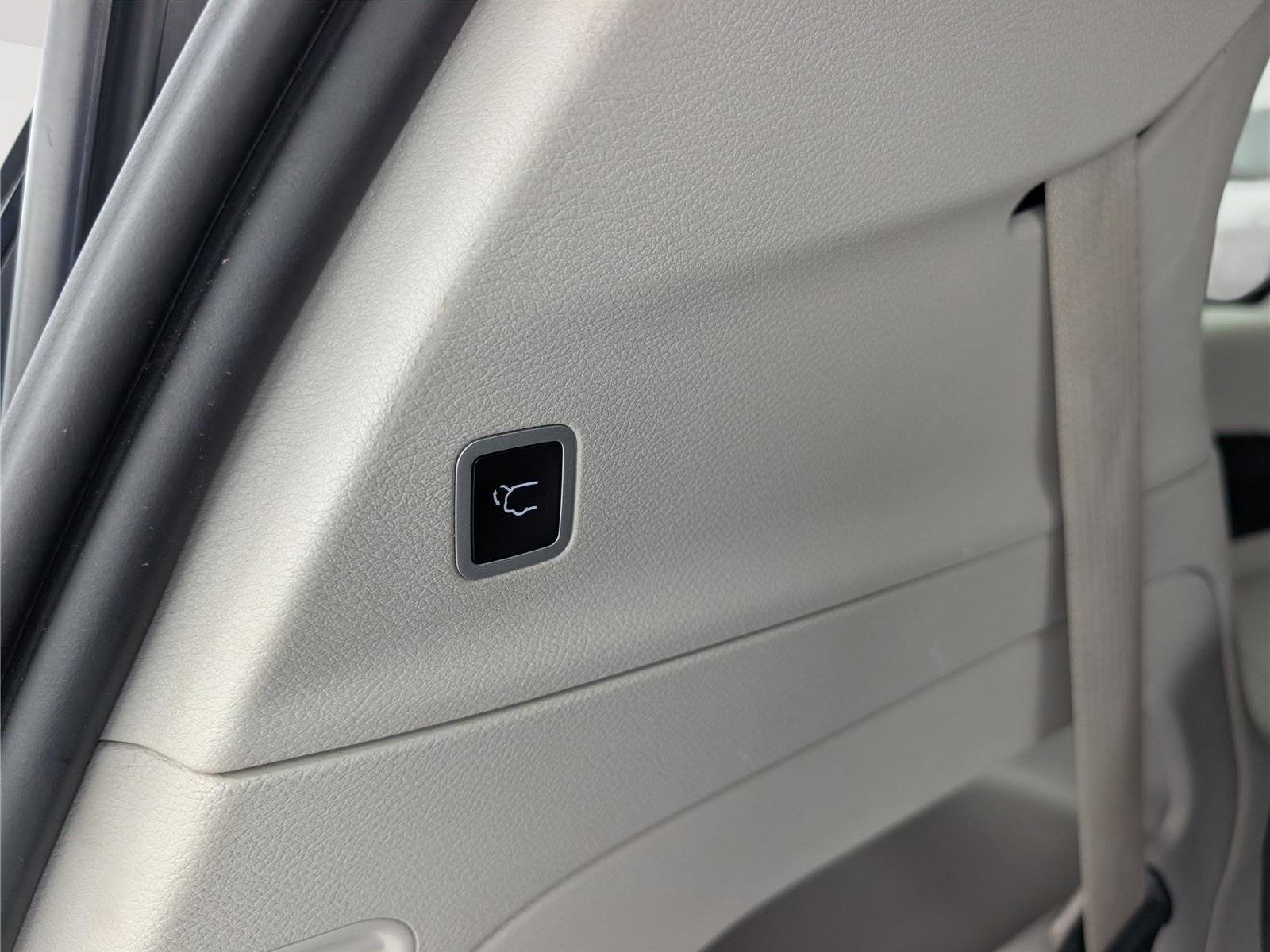 Used 2024 Chrysler Pacifica Touring-L FWD image 14