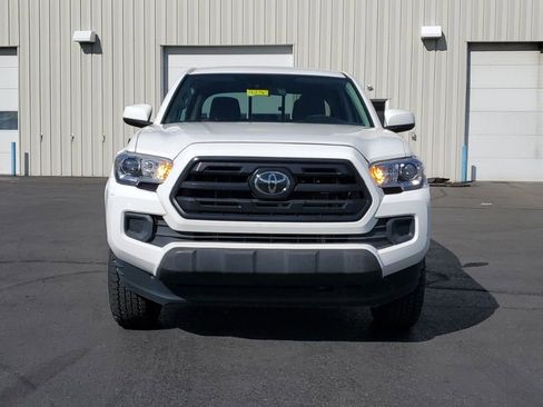 Used 2019 Toyota Tacoma SR image 2