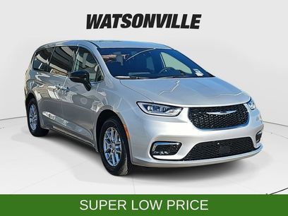 New 2026 Chrysler Pacifica Select