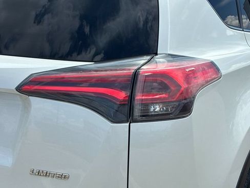 Used 2018 Toyota RAV4 Limited FWD image 28