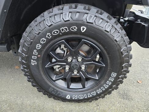 New 2025 Jeep Gladiator Willys image 10