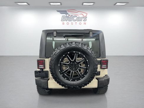 Used 2018 Jeep Wrangler Unlimited Sahara w/ Dual Top Group AWD/4WD image 5