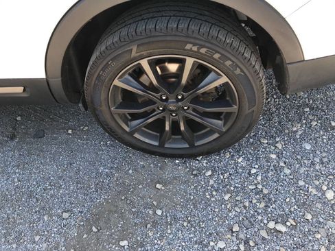 Used 2017 Ford Explorer XLT w/ Equipment Group 202A AWD/4WD image 31