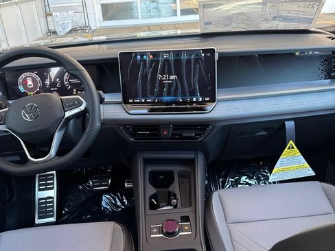 New 2026 Volkswagen Tiguan SE R-Line AWD/4WD image 24