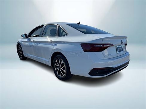 Certified 2022 Volkswagen Jetta S image 4