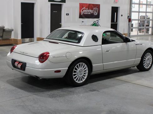 Used 2005 Ford Thunderbird 50th Anniversary RWD image 20