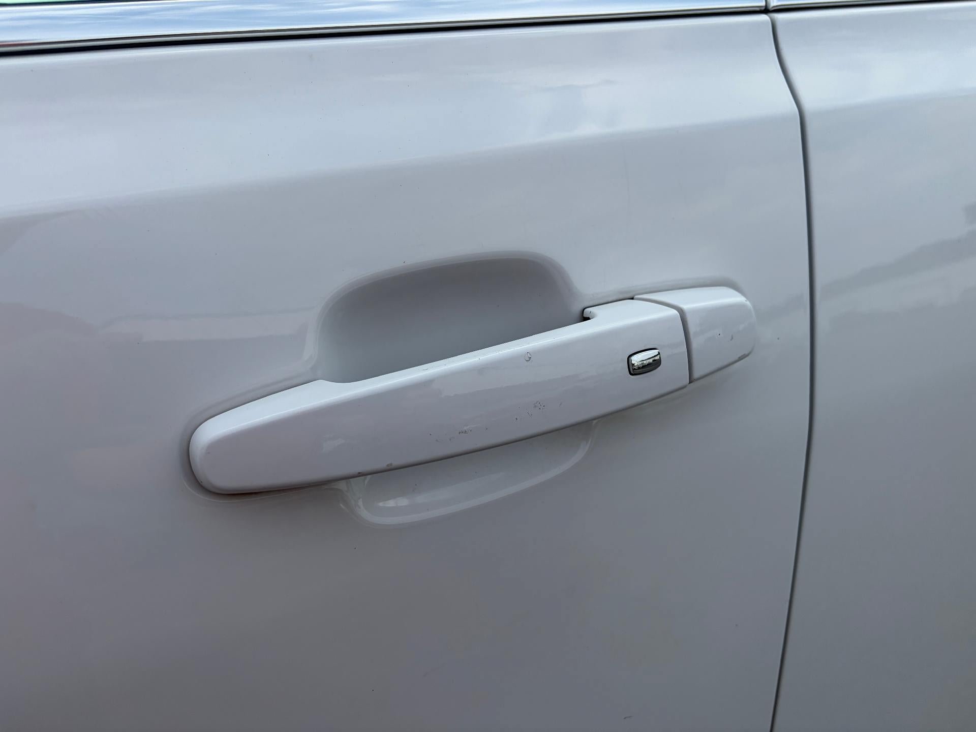 Used 2023 GMC Acadia SLT FWD image 4